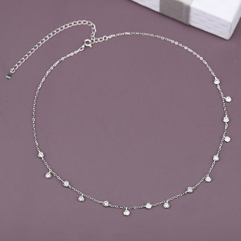 Eine echte schmetterlings-halskette aus sterlingsilber, plattiert mit 18k 925 , simulierten diamanten – ein boho-schmuckstück für damen: Weißgoldfarbe