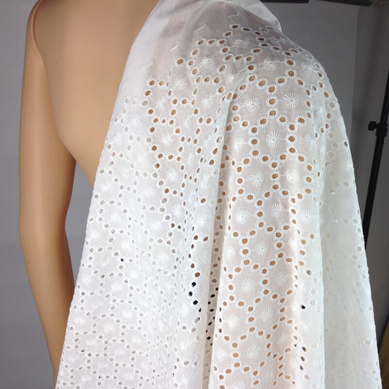 Off White 100% Voile de Algodão Bordado Ilhó Rendas Tecido do Vestido, Fino Retalhos De Pano De Mesa de Costura Material de Tecidos, 130 centímetros de largura