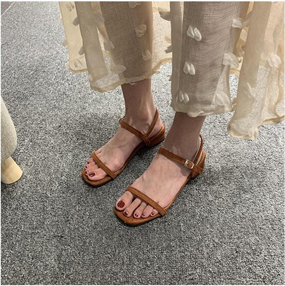 Eoeodoit sommar låga klackar sandal kort casual dagliga sandaler öppen tå skor kvinnor rom sandaler: Brun / 6