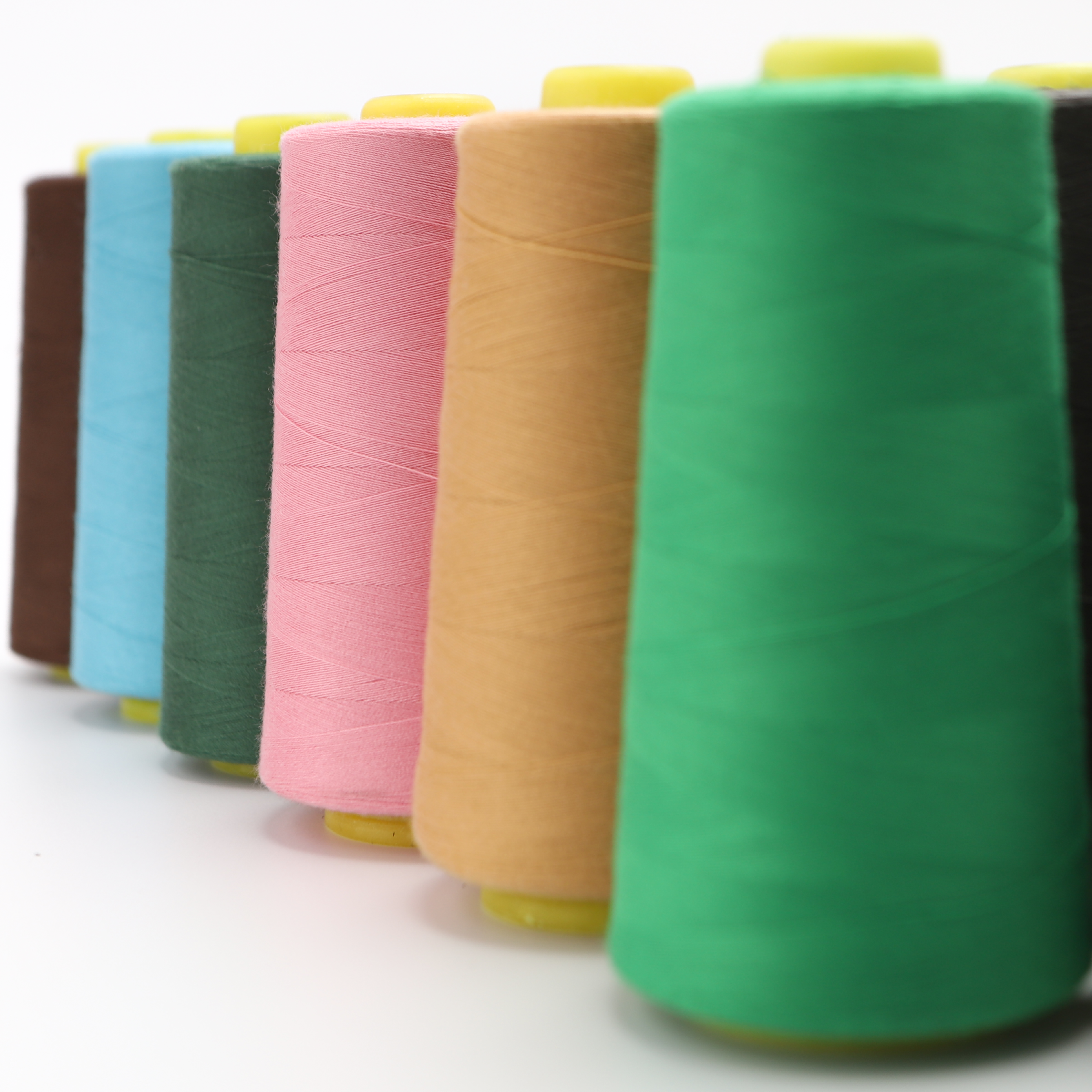 Hilo de coser de poliéster resistente y duradero, 40S/2, 2750 yardas, billete 120, máquina de vestido de camisa para el hogar, costura en 30 colores disponibles