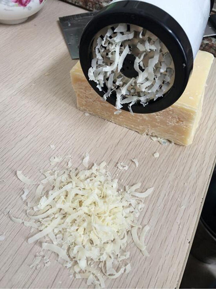 Rustfritt stål ost rive kjøkkenutstyr sjokolade rive håndstyrte verktøy med forskjellige kniver