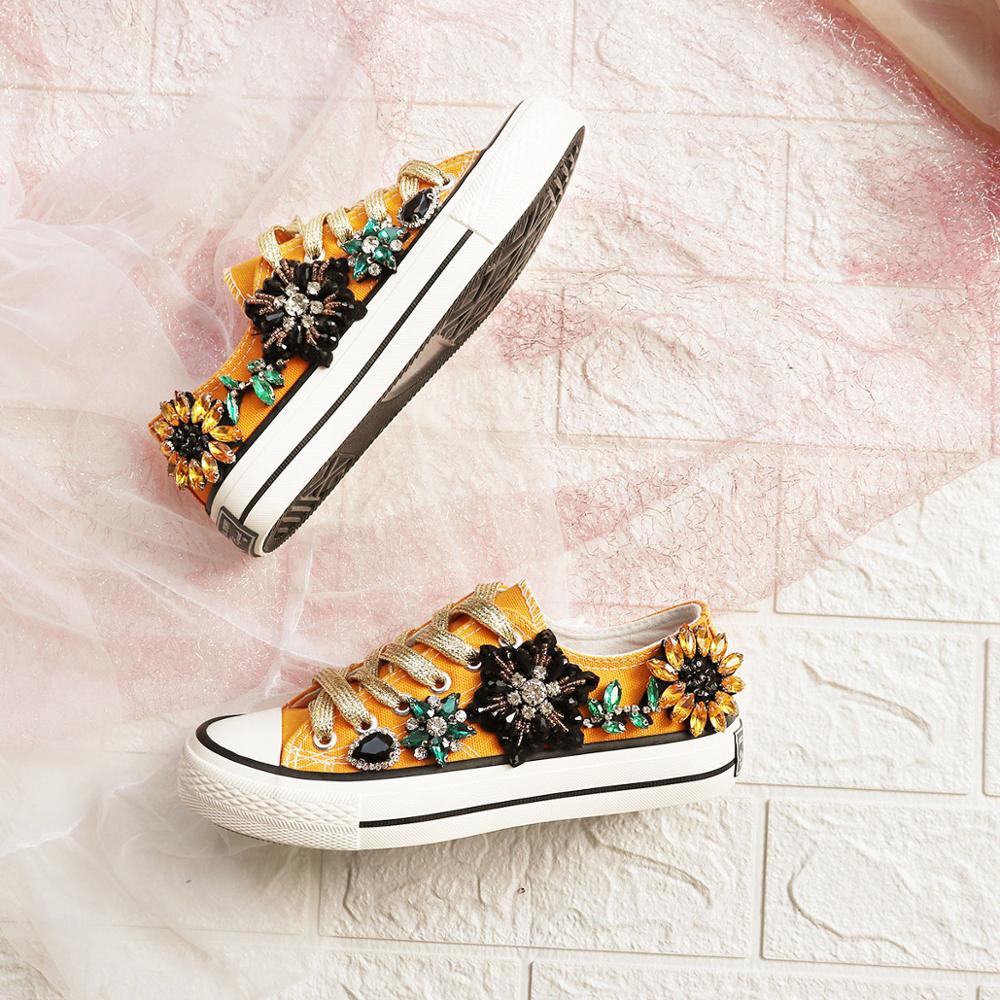 Zapatillas de deporte de lujo con flores y cristales de imitación, zapatos de lona informales para mujer, zapatos de boda brillantes para novia, cesta de entrenador plana para mujer
