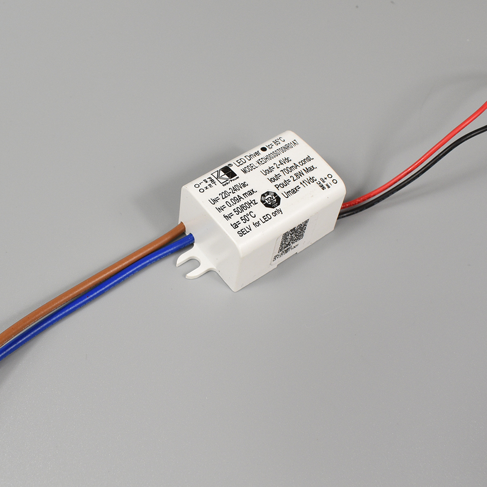 Controlador pequeño Fuente de alimentación de 700 mA para lámpara de pared Transformador de cama SELV lineal 3030 LED de 3-9 V con cable UL de 150 mm para mini luces