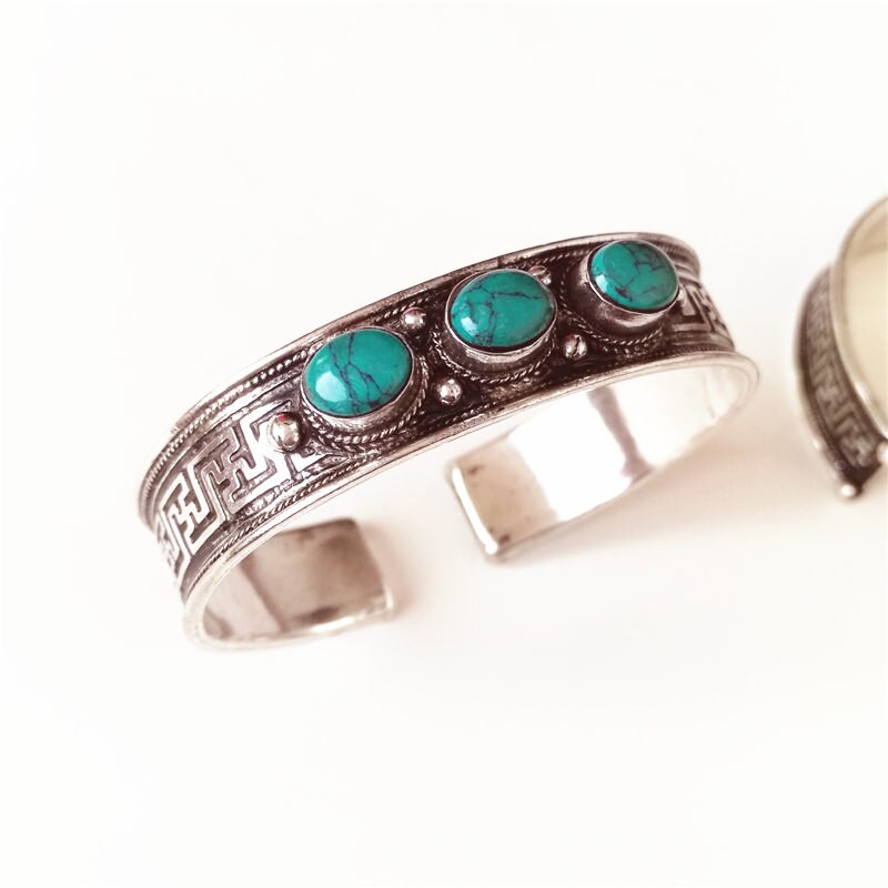 BB-023 tibetano branco metal cobre incrustado pedra punho aberto bracelete