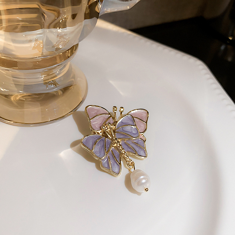 Leuke vintage broche, wit, kralen, blaadjes, bloemen - Broches