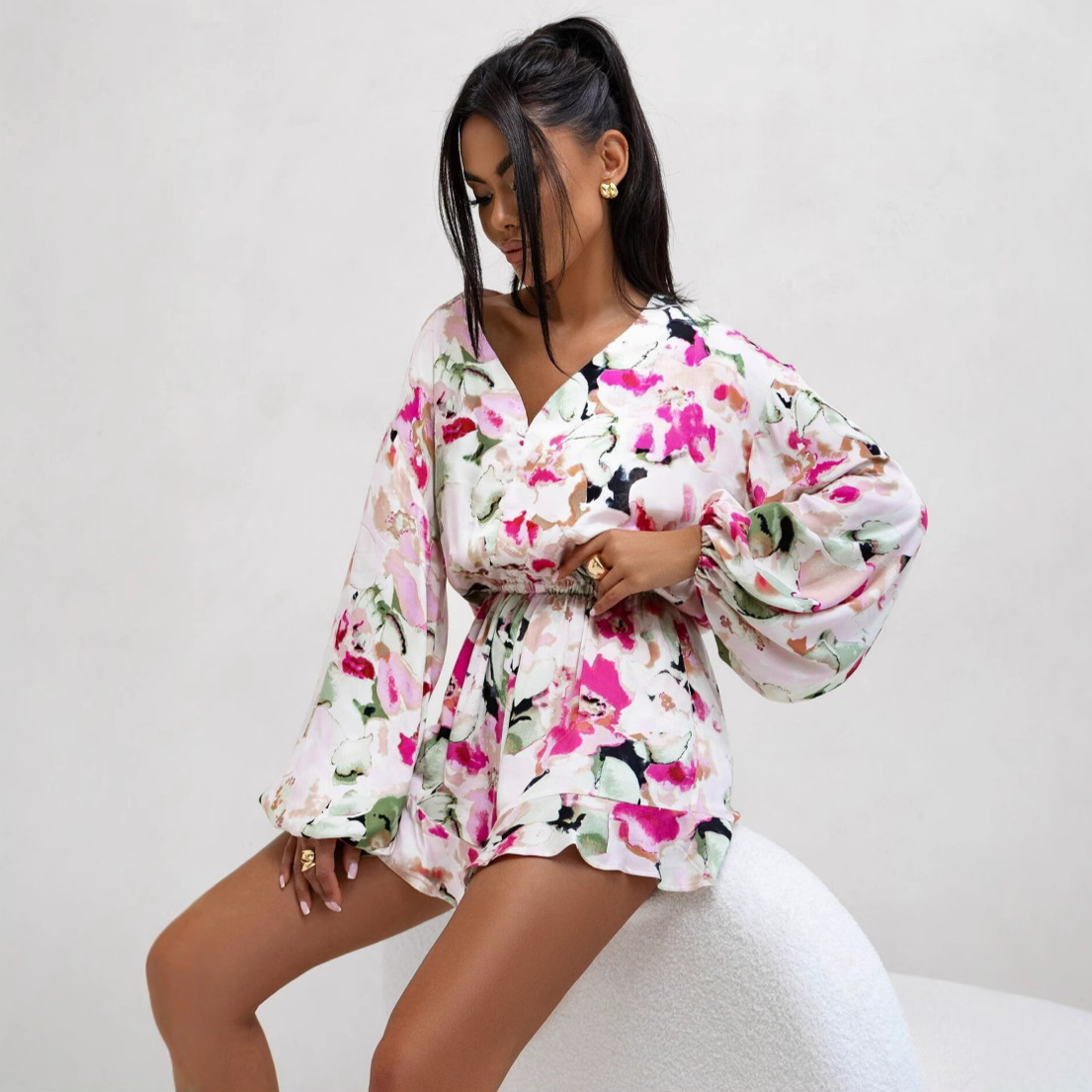 Dames zomer nieuw item V-hals knopprint lantaarn lange mouwen taille cinched ruche rand driedelige shorts jumpsuit losse pasvorm: XXL / Black