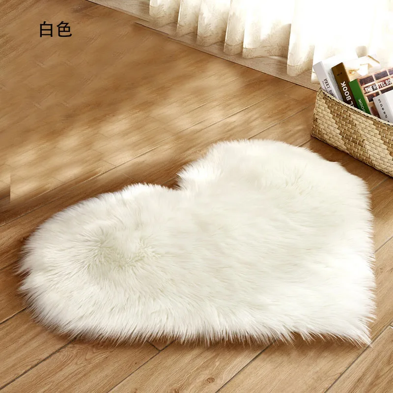 Alfombra peluda larga, alfombra peluda azul, blanca y rosa, alfombras de piel con forma de corazón, lana suave Artificial, piel de oveja, alfombra para puerta de dormitorio y habitación de bebé: Rojo