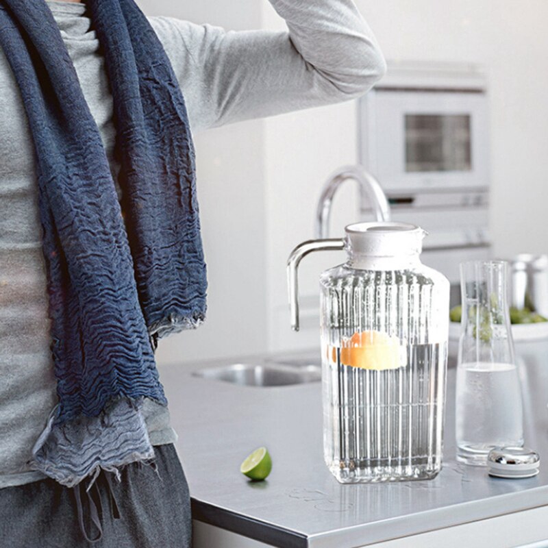 Pot à jus rayé en plastique 2L pour cruches de ménage canette de boisson froide avec couvercle