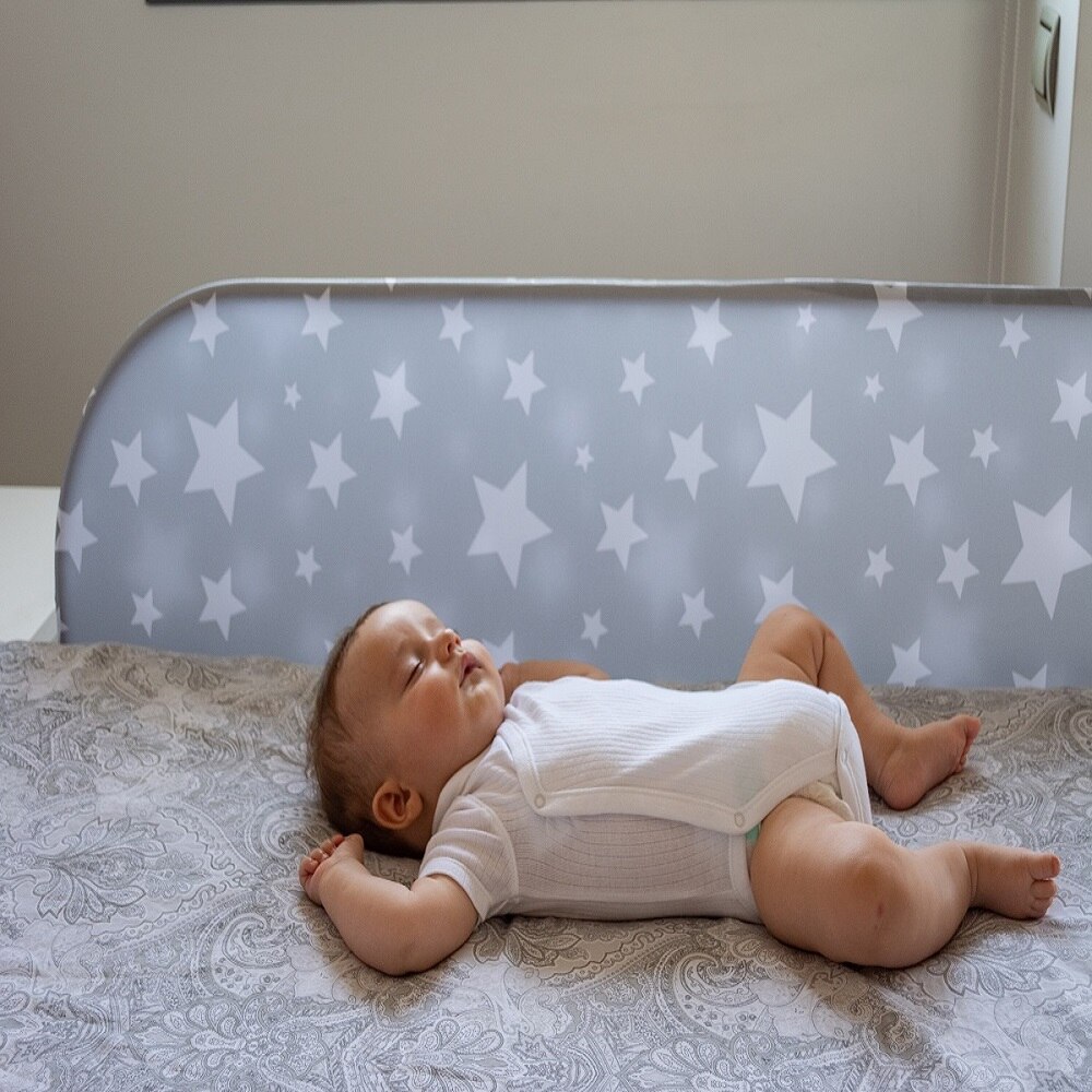 PLASTIMYR, BARANDILLA CAMA SEGURIDAD NIÑOS, ESTRELLAS FONDO GRIS, 150 cm, BARRERA PLEGABLE BEBE, DORMIR