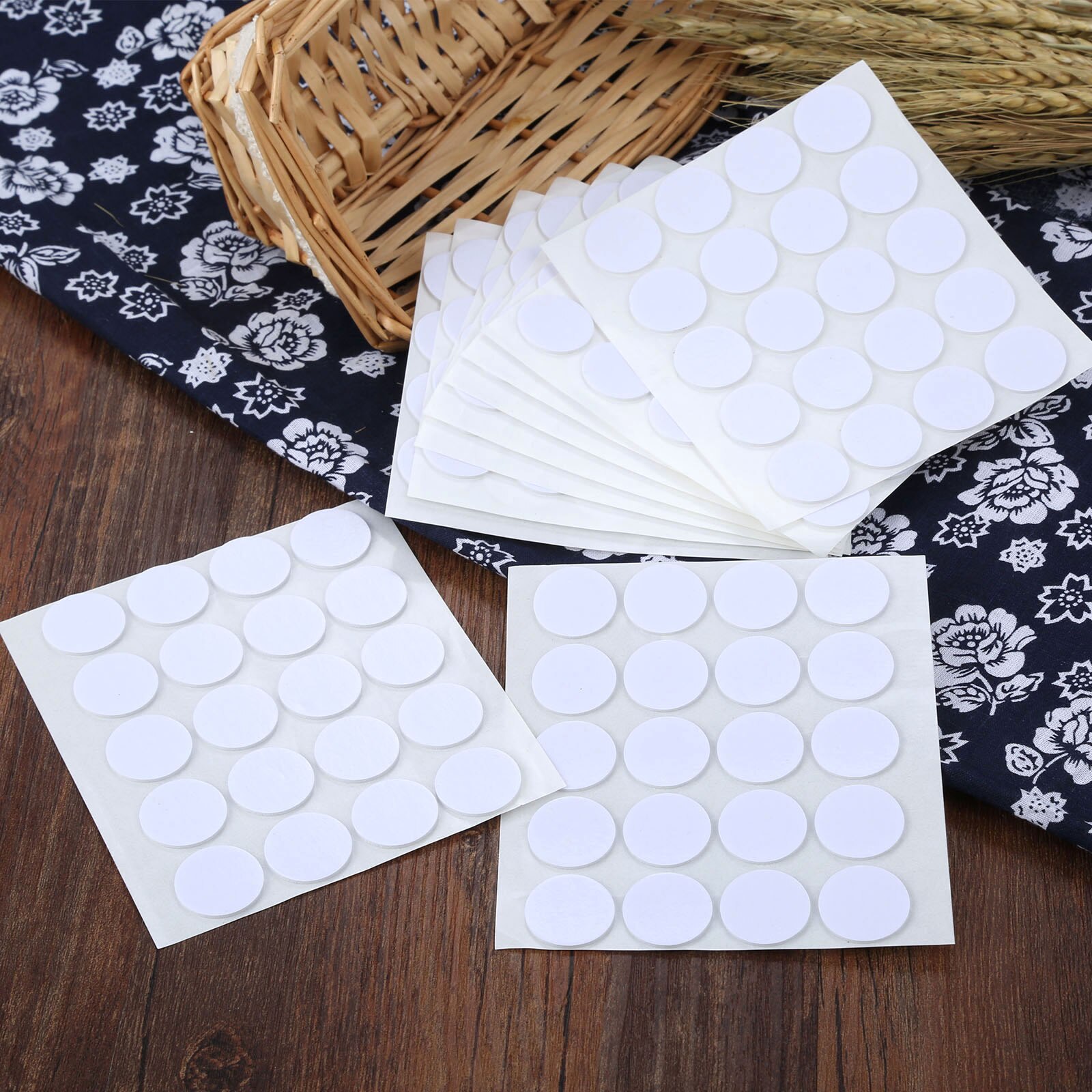200Pcs Candle Wick Stickers Adhesive Dots Double Sided Glue for Candle Making Home Decoration Candle Holder Fixed Stickers 20mm