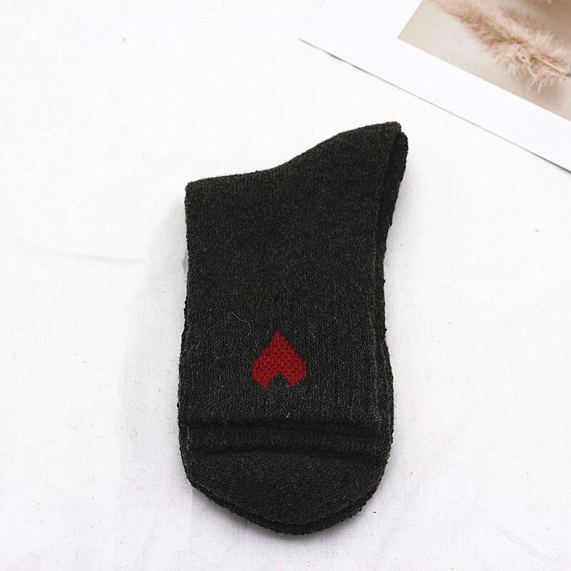 Kvinnors vinterförtjockade varma yllestrumpor med broderier hjärtformade retro kashmirstrumpor 5 par: S9