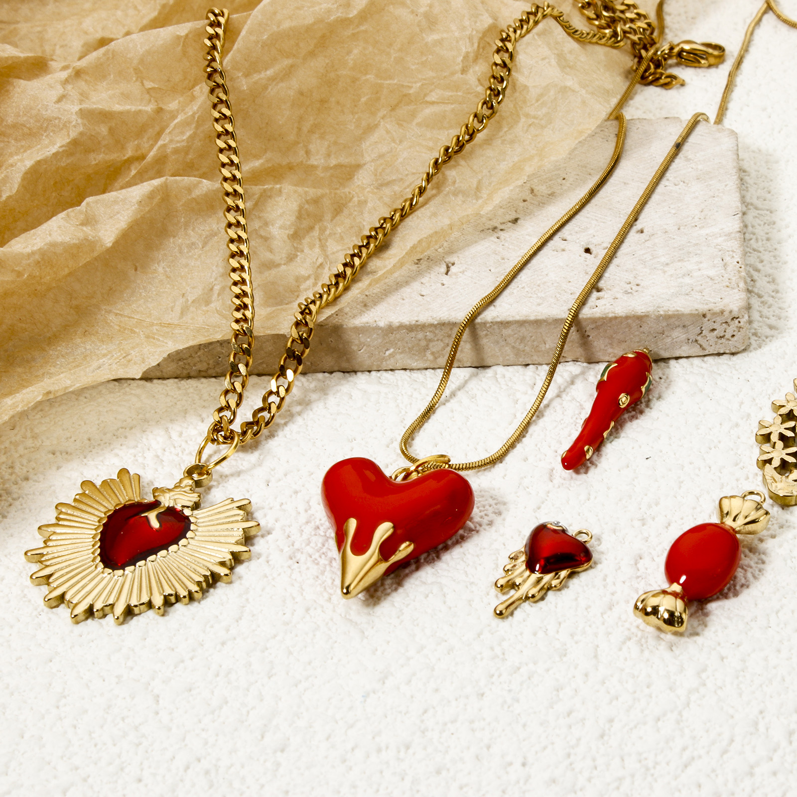 1 pieza de dijes de acero inoxidable 304, colgantes de corazón rojo chapados en oro de 14 quilates, colgantes de corazón Ex Voto para hacer joyería DIY, accesorios para collares