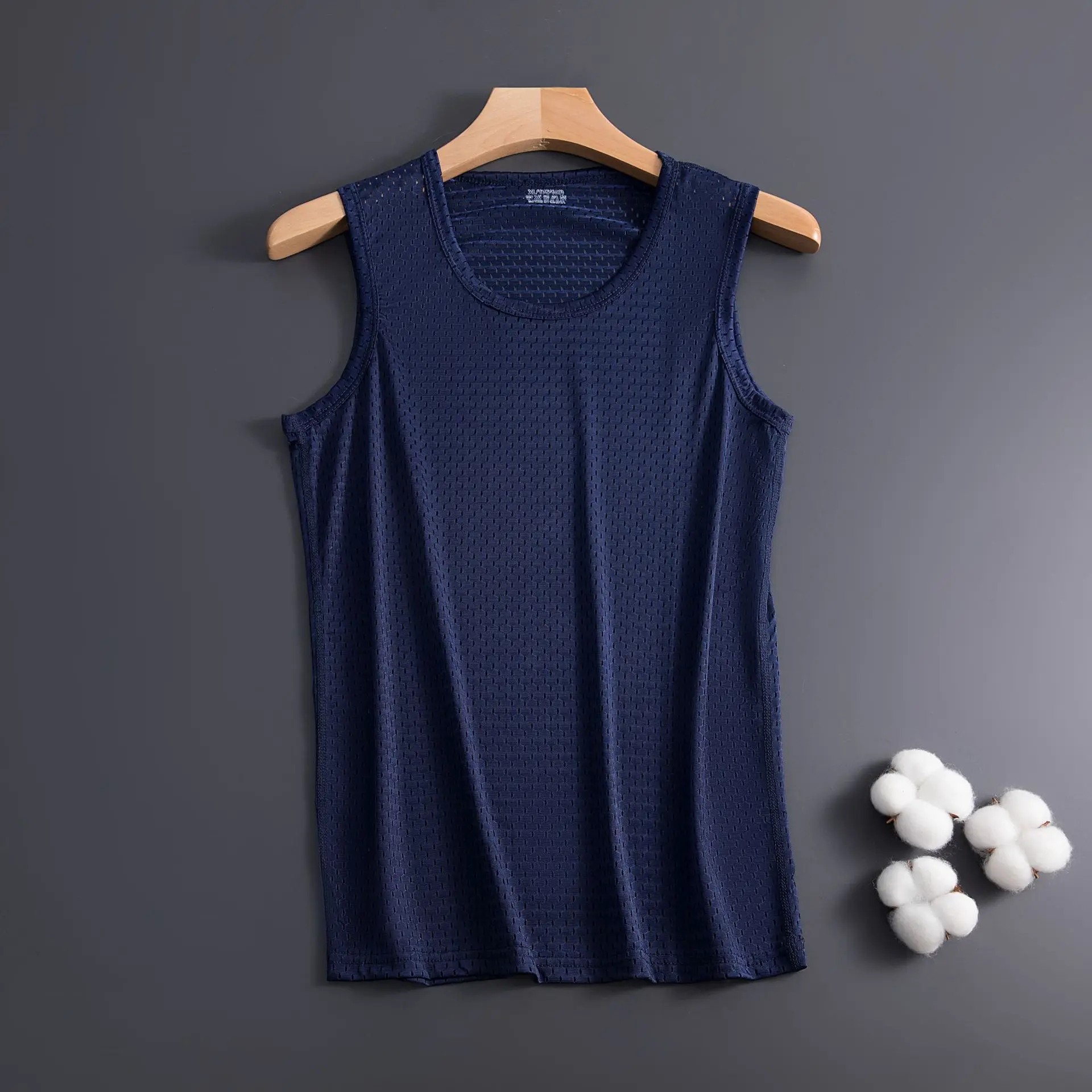 Chaleco de malla para hombre, camisetas sin mangas de culturismo de secado rápido de seda helada, chaleco estrecho sin mangas para Fitness, camisetas deportivas informales para Fitness: L / Azul cielo