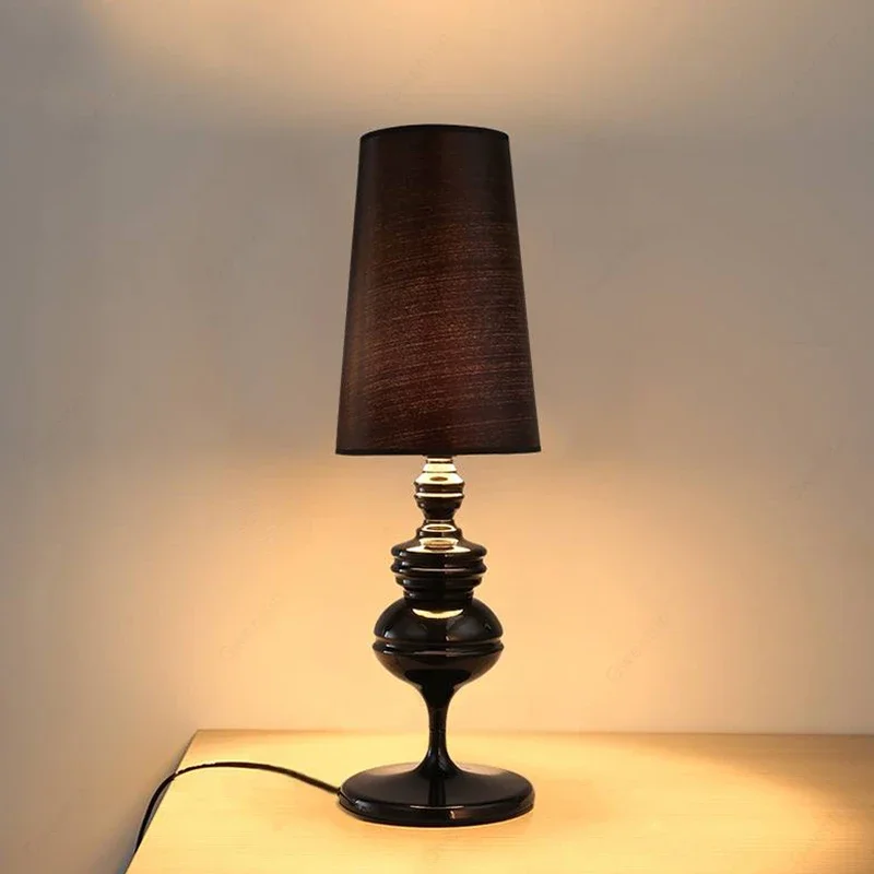 Nordisk minimalistisk stue led gulvlampe boligindretning soveværelse bordlampe sengebordslampe moderne læsebordlampe