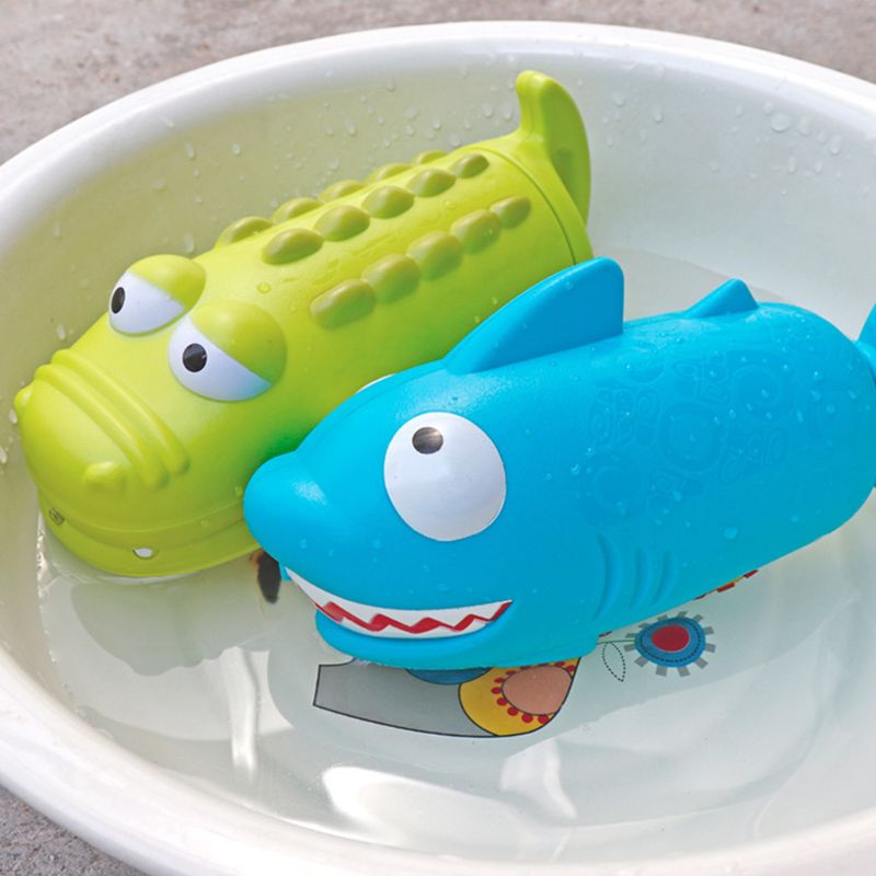2 pçs tubarão crocodilo forma verão água esguicho brinquedos pulverizador blaster jogos ao ar livre piscina para crianças
