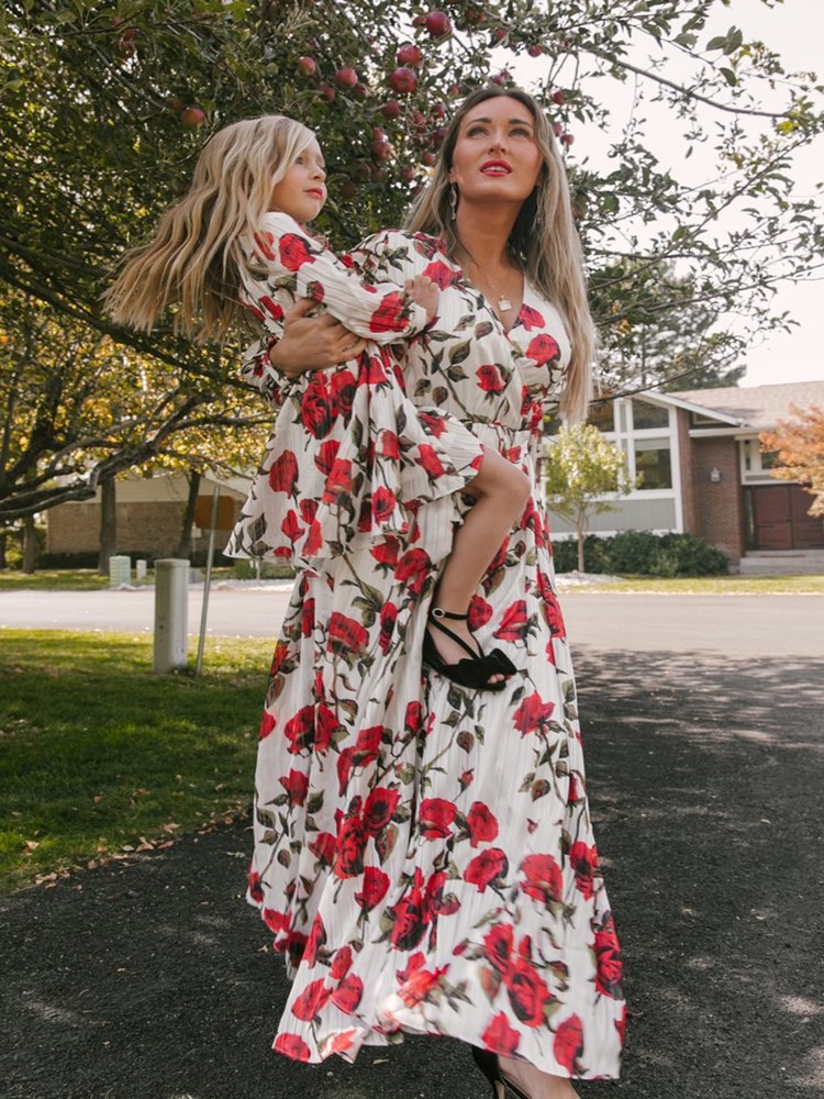 Moeder- en dochterjurk met lange mouwen en bloemenprint, bijpassende familieoutfits, outfits voor het hele gezin, mama-en-dochterjurken voor meisjes.