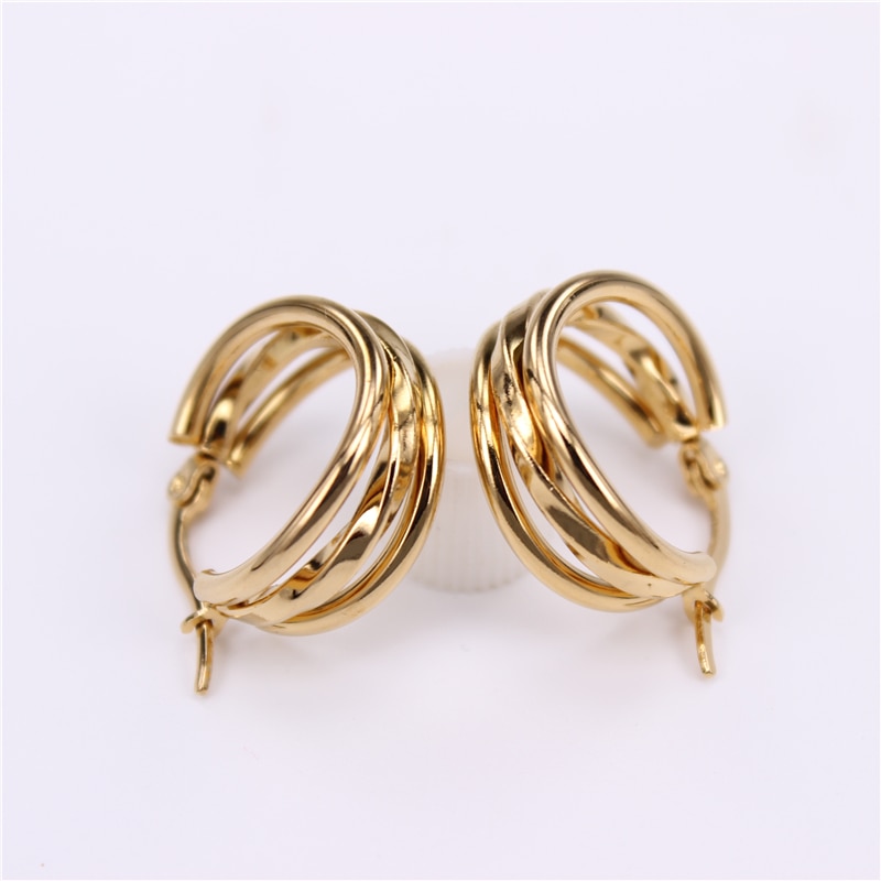 Le New19mm classique trois anneaux caractéristiques se réunir femmes bijoux boucles d'oreilles d'anniversaire LH900: Figure one