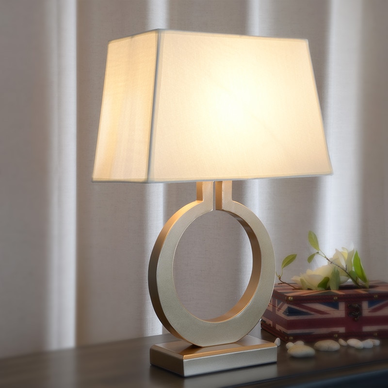 Modern lyxig bordslampa villa gyllene matbord dekoration bordslampa nordisk retro sovrum sänglampa led ljus