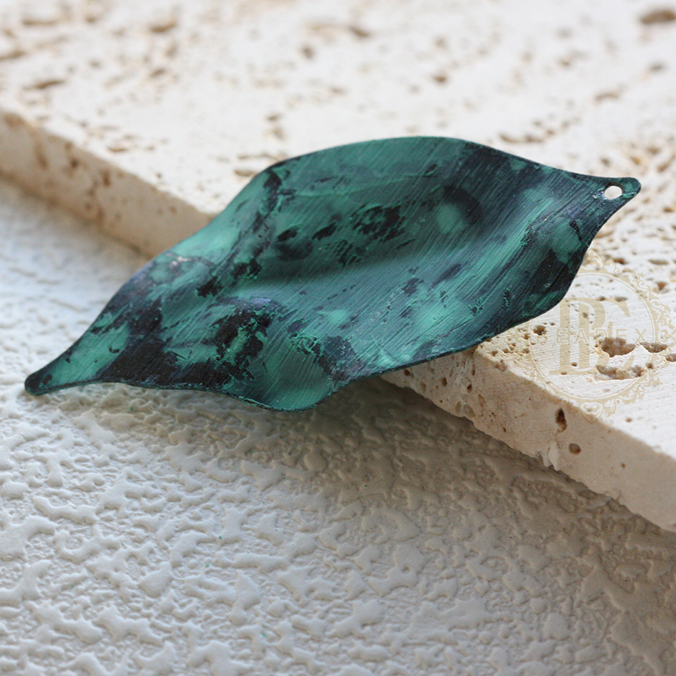 Een Stuk Handgemaakte Groene Patina Charme-Varieert Vormen En Grootte (Pta-C)
