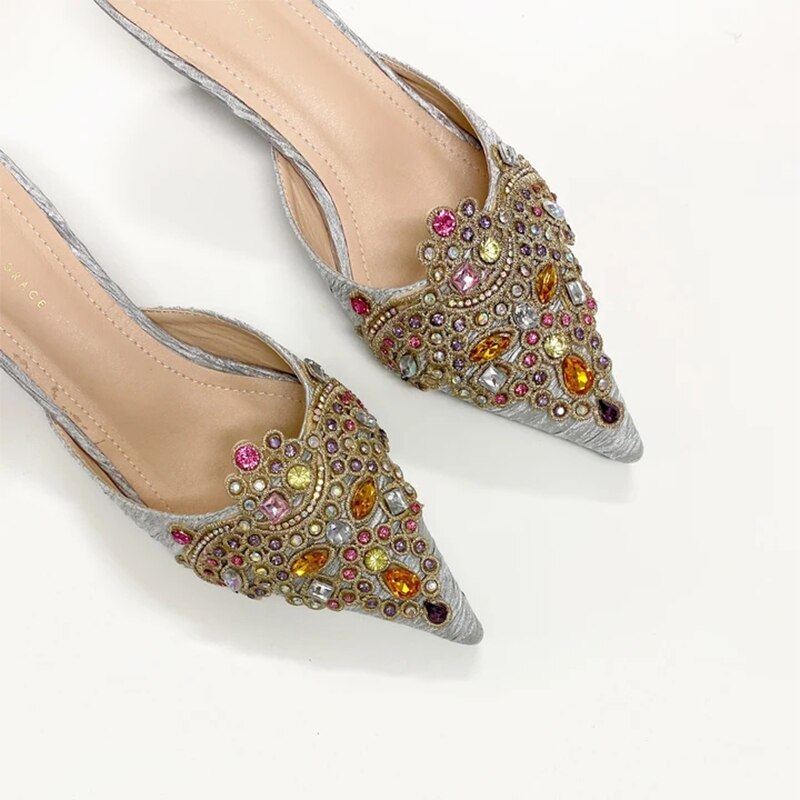 Valentina Jewel embellecido zapatos de tacón de gatito para mujeres decoración colorida zapatillas de mulas para damas de vestido tacones diapositivas de verano