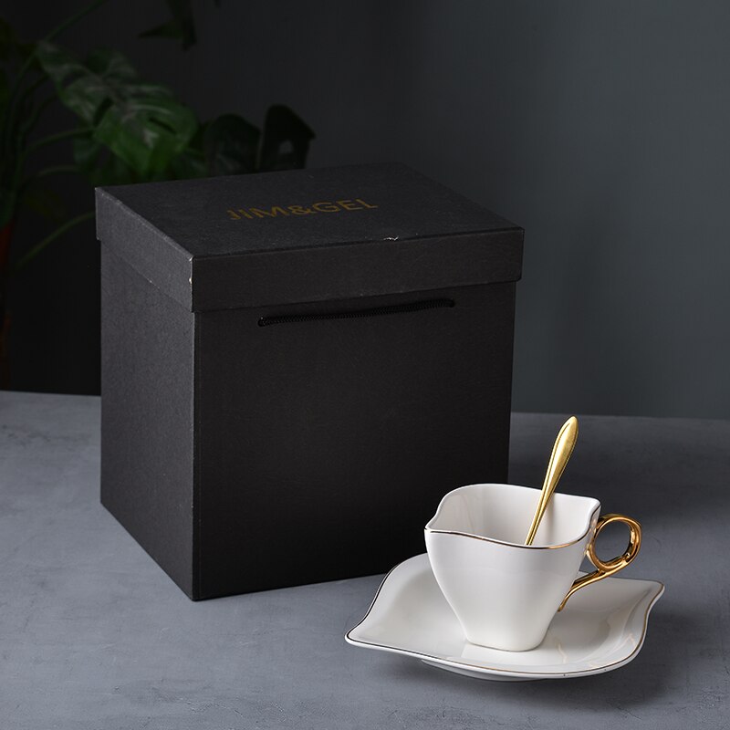 Scandinavische Stijl Keramische Kopje Thee Set Gebruiksvoorwerp Eenvoudige Moderne Witte Bruiloft Koffie Mate Cup Set Royal Gold Velg Xicaras Drinkware EB50BD