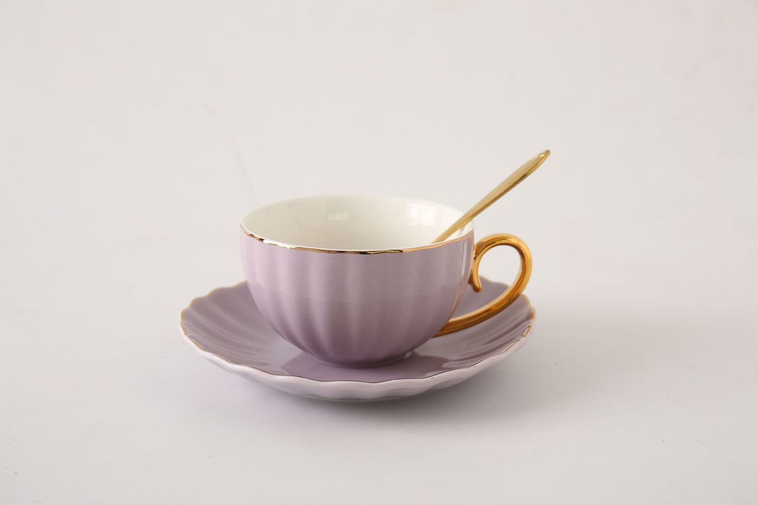 European Leisure Time Afternoon Tea Ceramics Coffee Cup Saucers English Style Phnom Penh Coffee Mug Bring Golden Flower Spoon: Violet