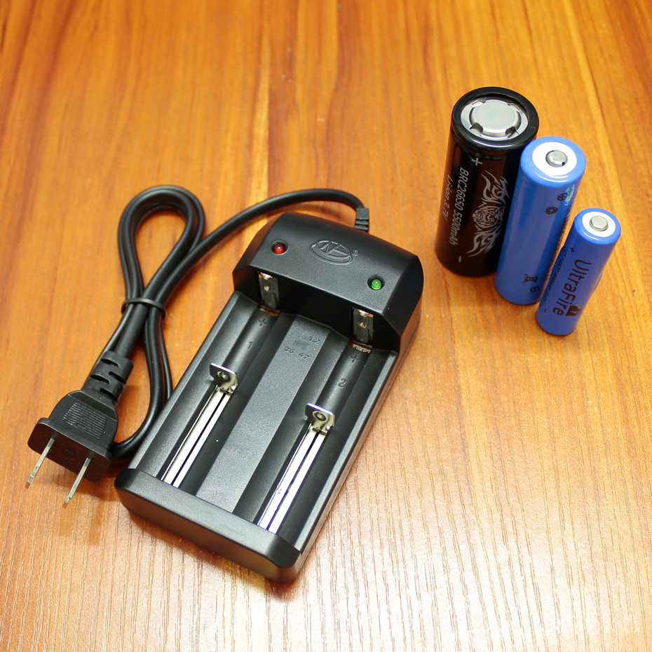 Battery Dual Charge 26650/18650/14500/18500/10440 Flashlight Lithium Battery Universal Charger 3.7V 4.2V