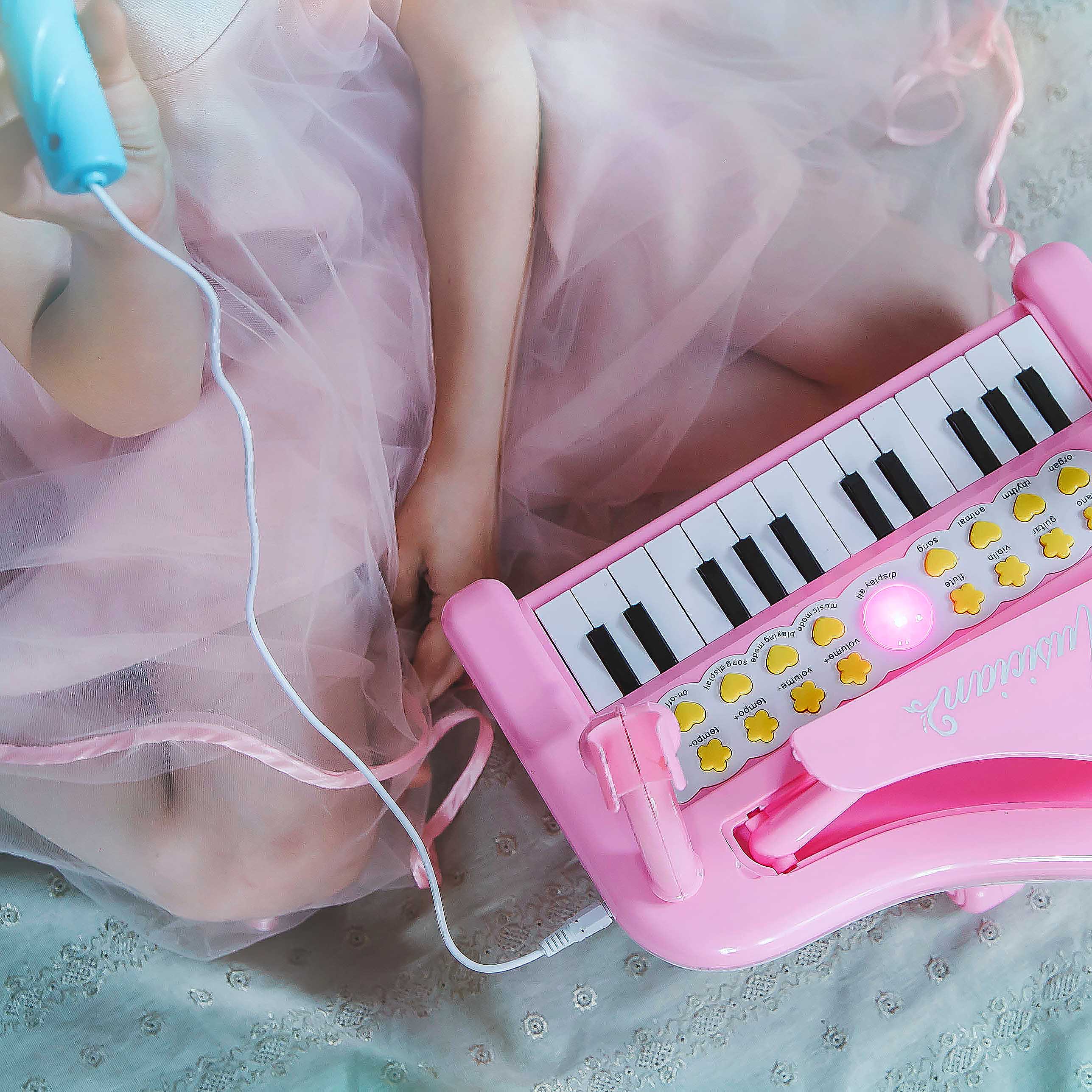 Musikalske klaverinstrumenter mikrofon tastatur til kid lyd lyser børn fra 1 to 3 batteri baby spædbarn småbørnspiger