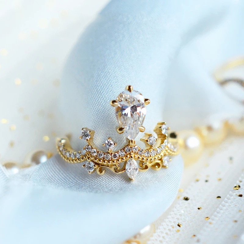 Niedliche Weibliche Weiß Kristall Stein Ring Rose Gold Silber Farbe Öffnen Engagement Ring Jahrgang Königin Krone Hochzeit Ringe Für Frauen