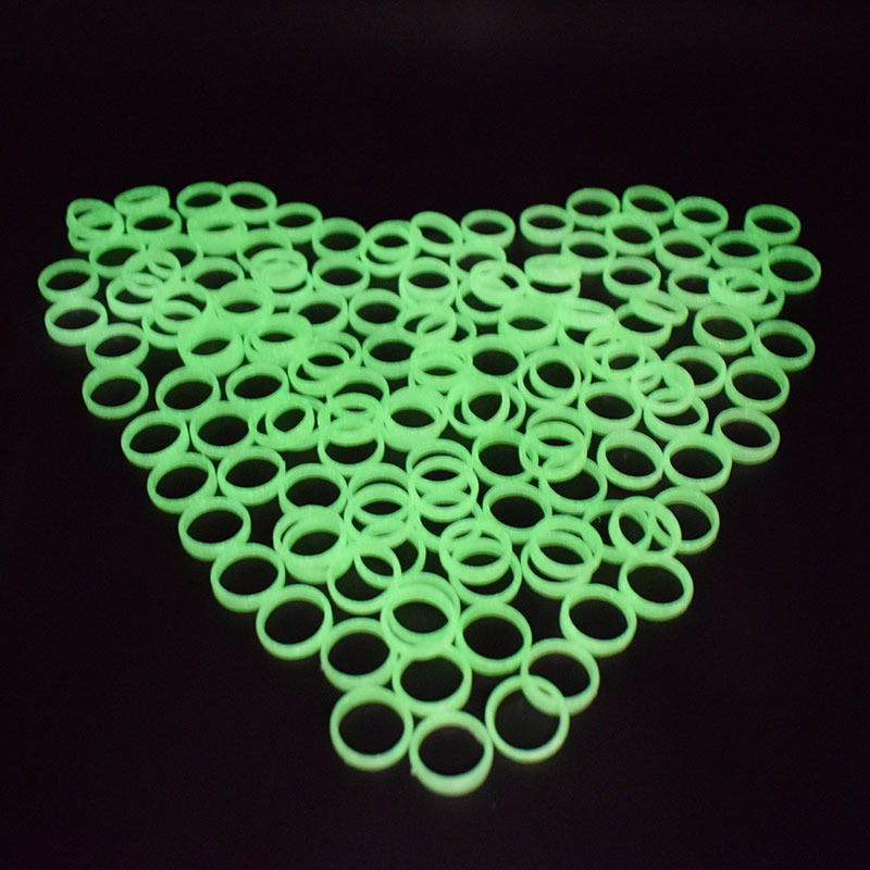 50 pz/lotto gioielli anelli luminosi gioielli fluorescenti carino bagliore di plastica nel buio anello di barretta festa di Halloween
