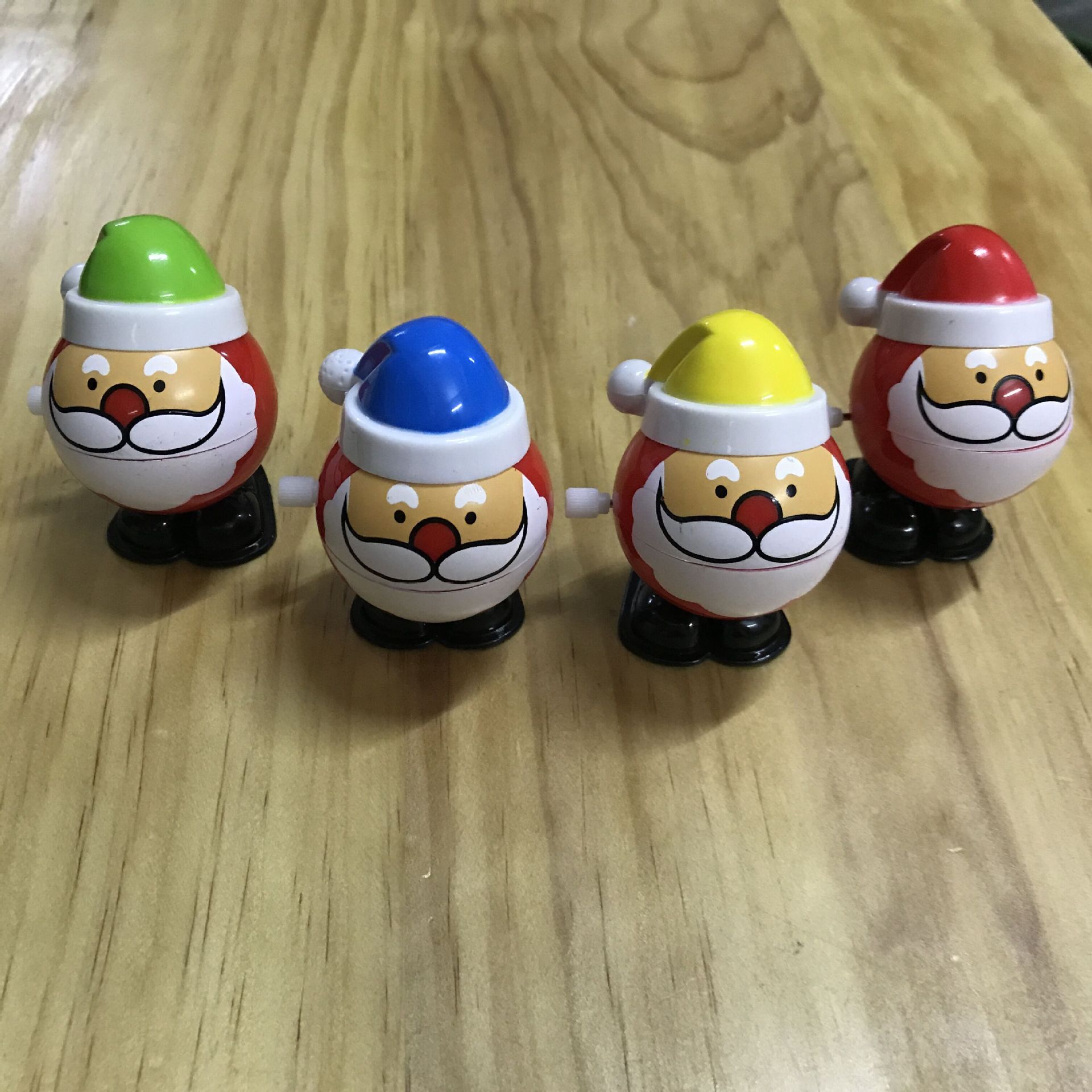 1 stuk Kids Wind Up Speelgoed Kerst Leuke Mini Kerstman met Hoed Kerst Speelgoed Uurwerk Keten Plastic Willekeurige Kleur