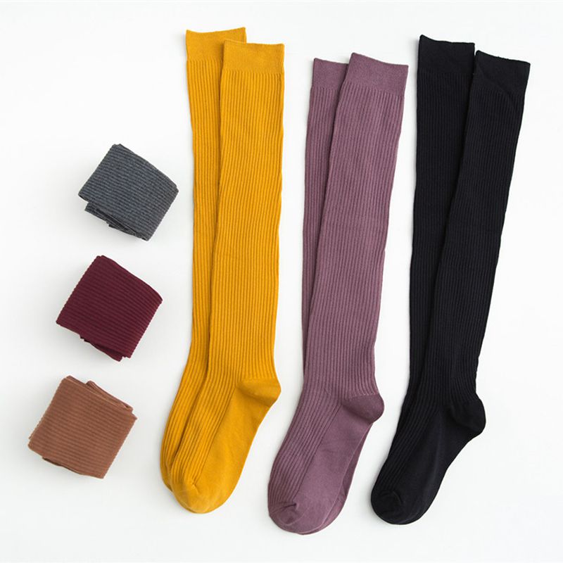 Tyyliset pitkät tuubisukat hengittävät hikeä imevät deodorantti- ja kitkaa estävät naisten polvipituiset yksiväriset pitkät tuubisukat