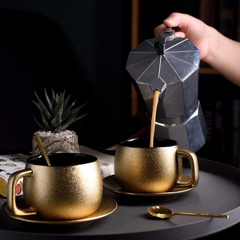 Dubai luksus gyldne kaffekopper underkop sæt ædel guld keramik frostet eftermiddagstekop espressokrus tazas tasse gratis teske