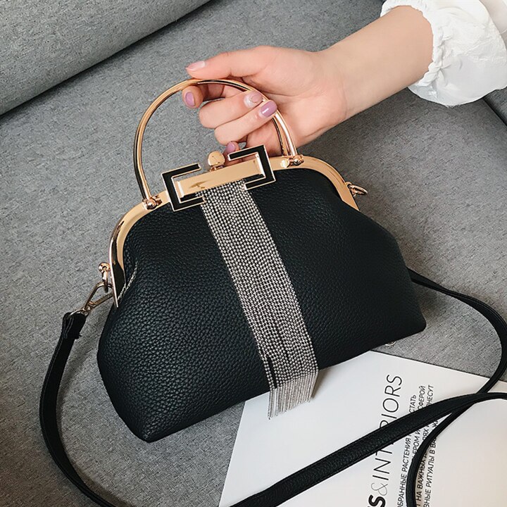 retro årgang metall frynser unike låseposer pu lær kvinners håndvesker skall kvinner skulderveske: Veske svart