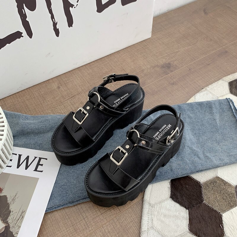 Boussac klamra ozdoba sandały na wysokim obcasie kobiety z wystającym palcem czarne punk sandały na platformie letnie buty na pasku kobiety SWC1002