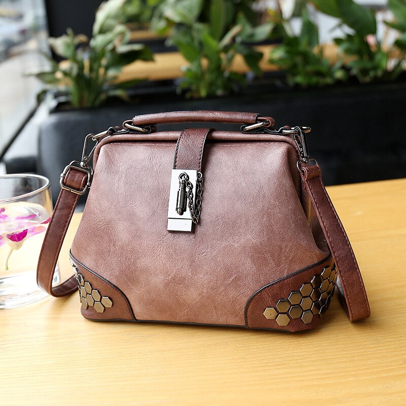Retro All-match Lock Shoulder Bag Women's Riveting Nail Shoulder Bag Women: Light Brown