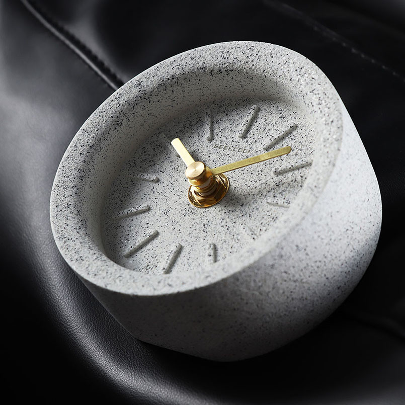 Tafel Klok Creatuve Grijs Zand Terrazzo Klok Op Het Bureau Klok Modern Voor Thuis Decoratie Industriële Horloge Op tafel: Default Title