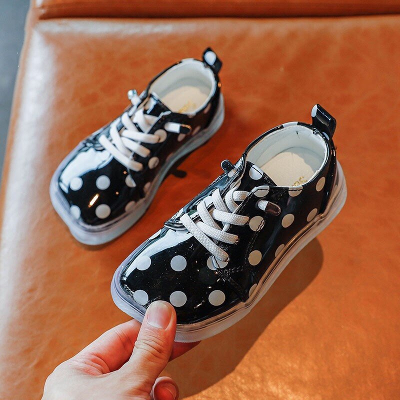 Kinderschoenen van pu leer met stippen, casual schoenen voor kinderen, wit, zwart, veterschoenen voor peuters en meisjes, dansschoenen: Zwarte schoenen / Binnenzool 18.9cm