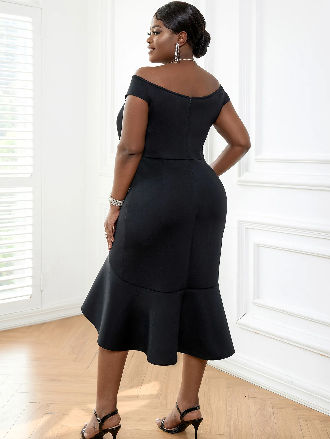 Vestido de con volantes negros para mujer, traje Sexy con hombros descubiertos, lazo grande, Irregular, Peplum, ajustado, para Club nocturno, novedad de verano 2023