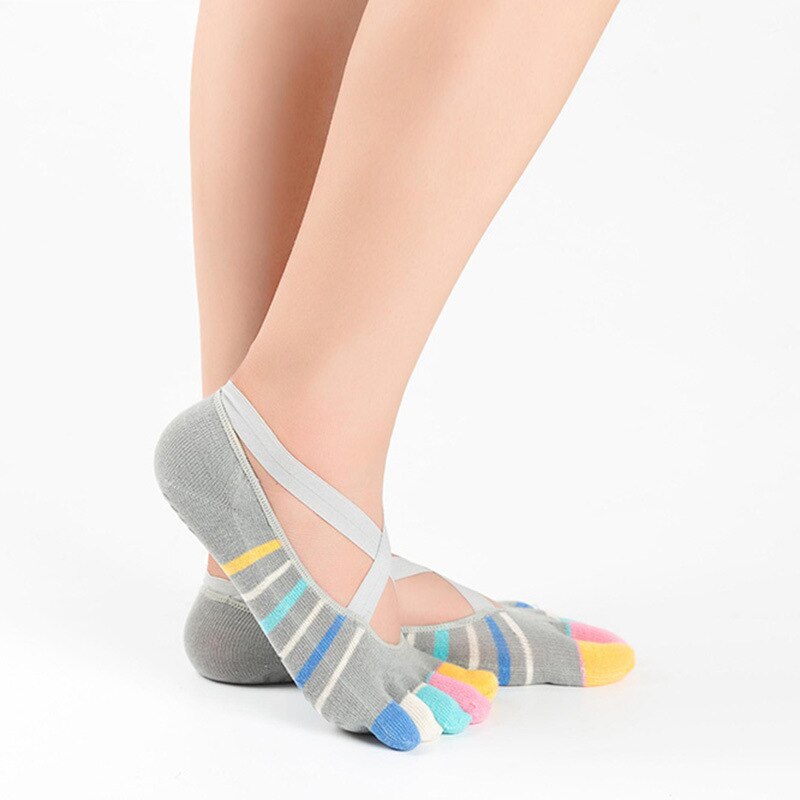 Casual kvinder pilates tæer sokker skridsikre fitness dans silikone sokker bandage ballet kontrast farve fem fingre båd sokker: Grå
