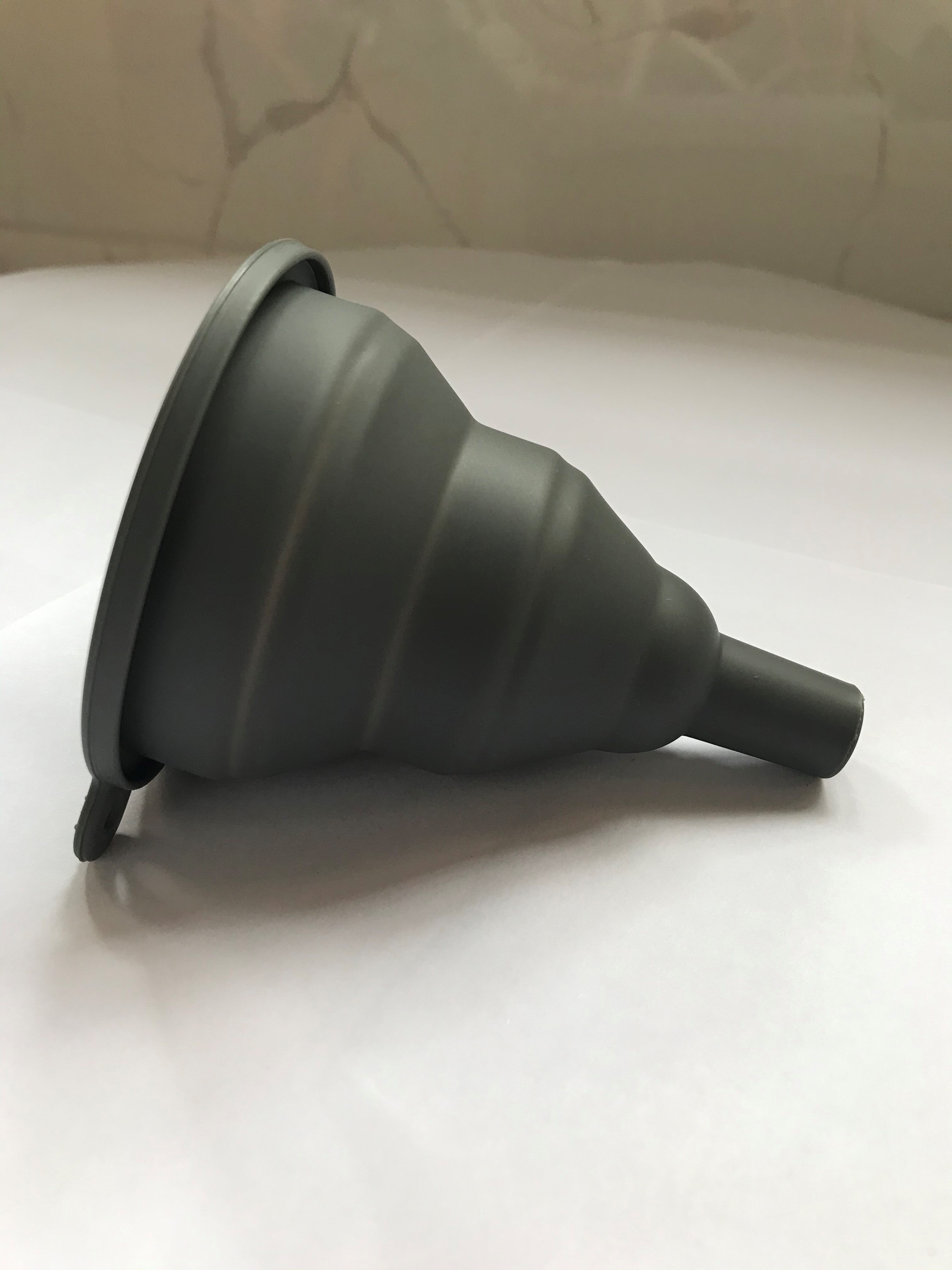 100% Food Grade Silicone Collapsible Funnel Flexible Foldable Kitchen Funnel for Liquid Transfer Household Liquid Dispensing: black