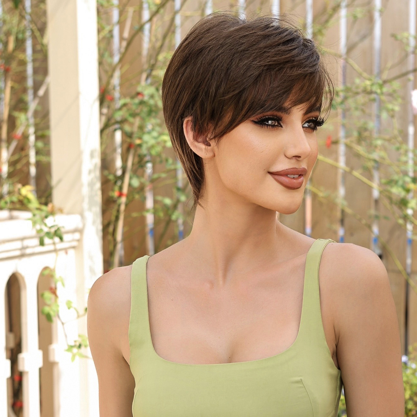Peruca sintética de corte pixie marrom escuro com franja curta reta em camadas peruca de corte pixie para mulheres peruca de 6 polegadas feita à máquina diariamente