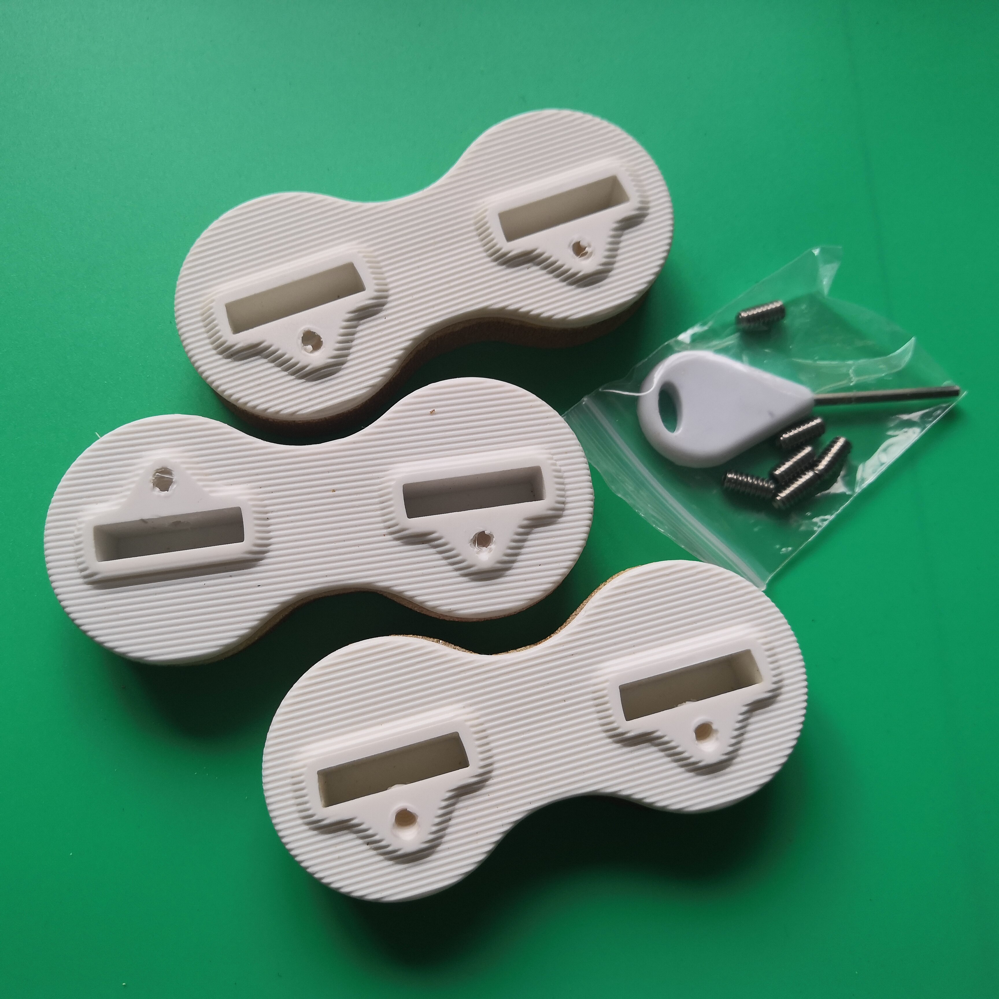 Plastic 5 degree FCS G5 surf fin fusion box white and black fin base with fin key screws