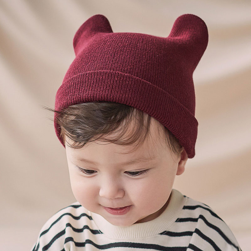 Sød ensfarvet babyhue med ører efterår vinter varm kid strikket hue til baby pige dreng blød spædbarn småbørn hue foto rekvisitter: Rødvin