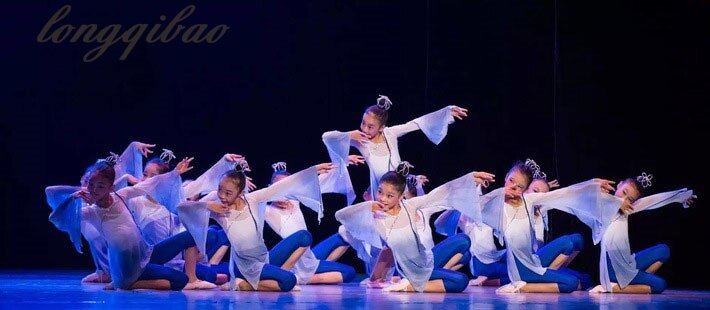 Chinese meisjes treden op in kostuums met gradiëntkleuren, tule, feeëndanskleding, klassieke kostuums, podiumkleding