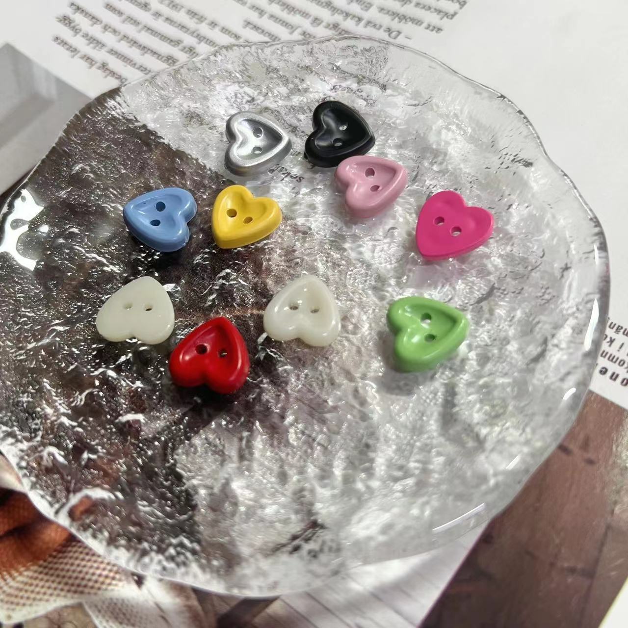 Botones de plástico en forma de corazón de colores macarrón de 15mm para camisas de niños, suéteres, botones de decoración, botón cosido a mano DIY, 10 unids/lote