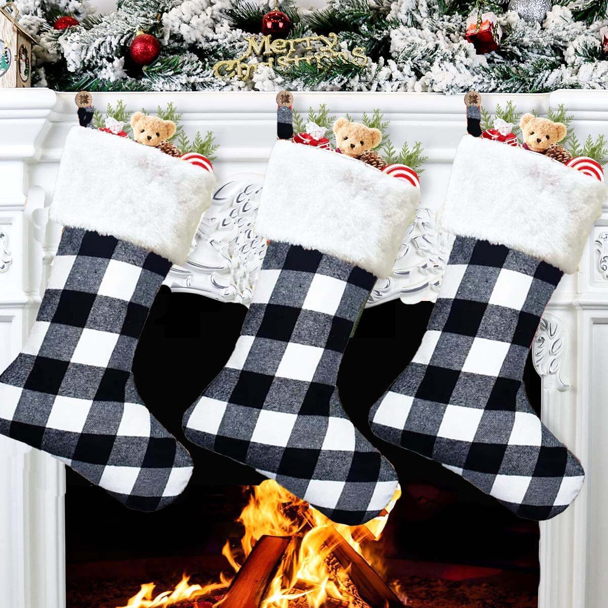 Sort hvid plaid julestrømpe med hvid imiteret pels manchet bøffelternede sokker til julepynt
