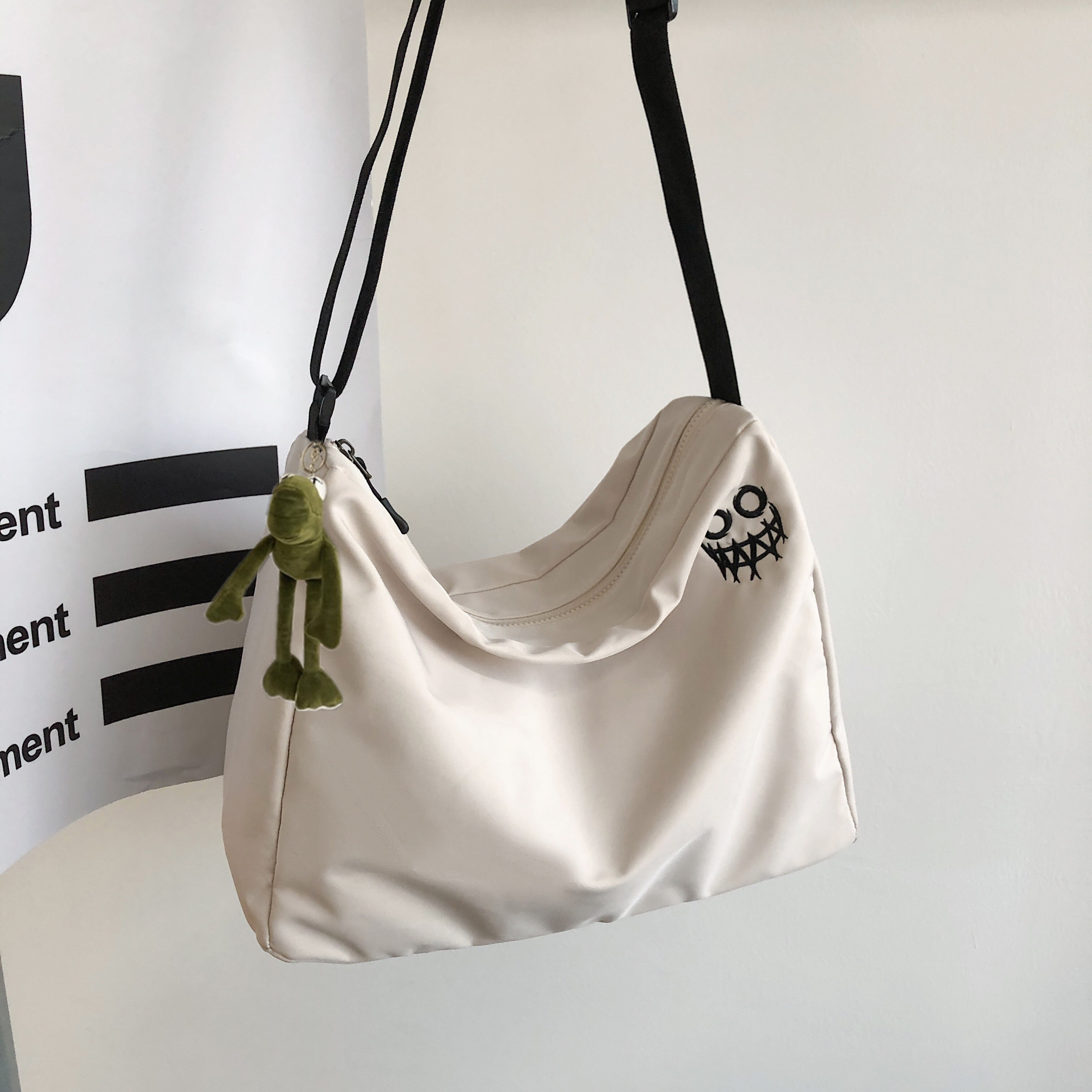 Japanese Brand Large-capacity Messenger Bag Wild Diagonal Shoulder Bag Ins Couple Bag Student Casual Bag Girl Bag: white-frog