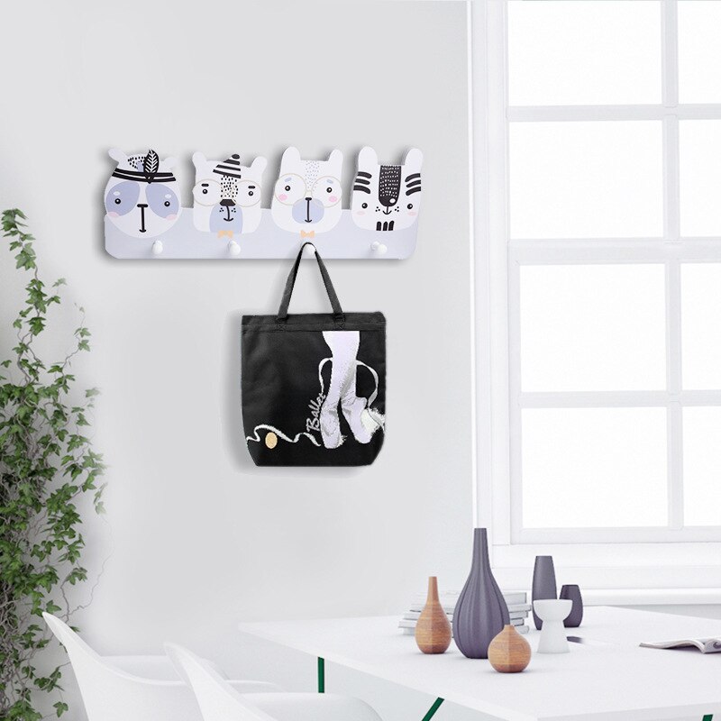 Nordiska barnrum dekorativa vägghyllor trähyllor klädhängare vägghängande hyllkrokar star swan decor display arrangör