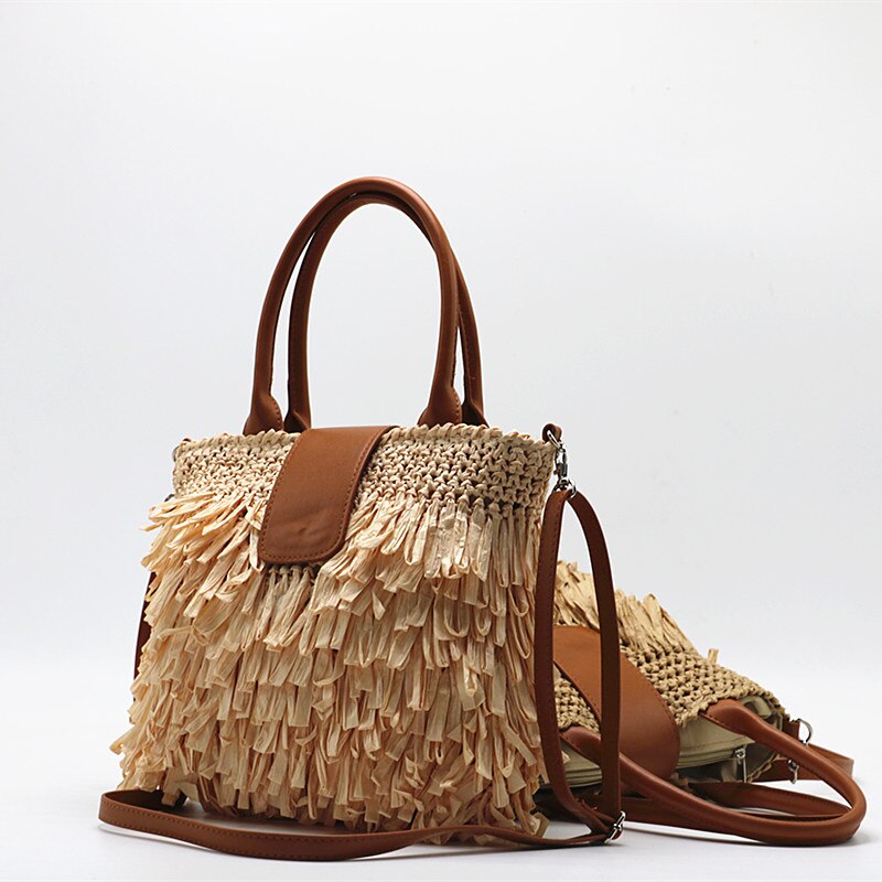 Bolso de mano tejido con borlas, bandolera de paja